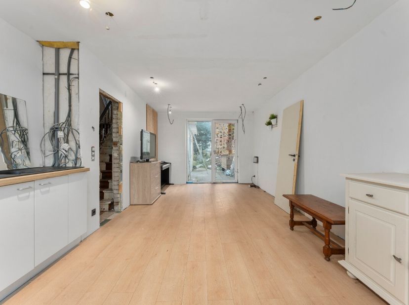 De Panne: Te renoveren woning met 3 slaapkamers en ruime tuin in rustige straat nabij centrum!Ontdek deze te renoveren woning in de Brouwersstraat, ee