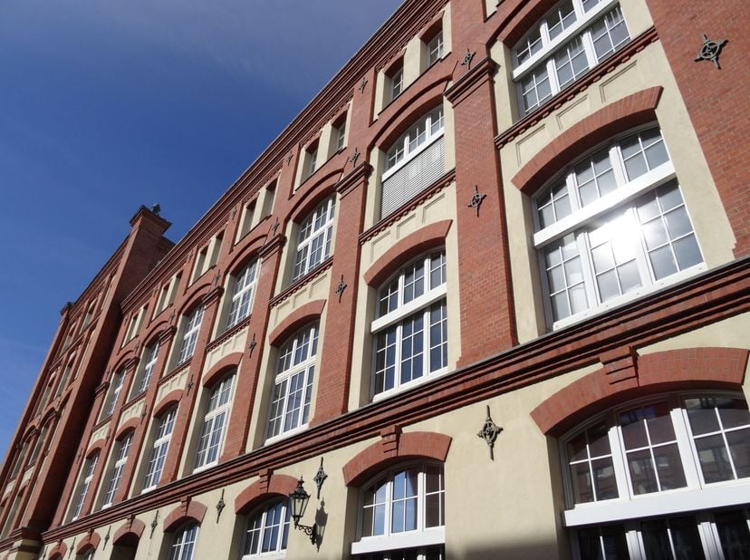 ANVERS (Deurne) : Immeubles de rapport résidentiel (#1X+6_REWE_ANT_2B)<br />
• 4 appartements de 85m² avec 2 pieces<br />
• 4 garages<br />
• Revenu a