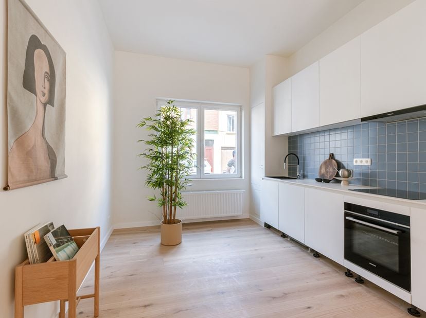 Energiezuinige, charmante gezinswoning met 4 slaapkamers en zuid gerichte tuin te Gent.<br />
MOBISCORE 9,4 - TOPLOCATIE<br />
Deze karaktervolle woni