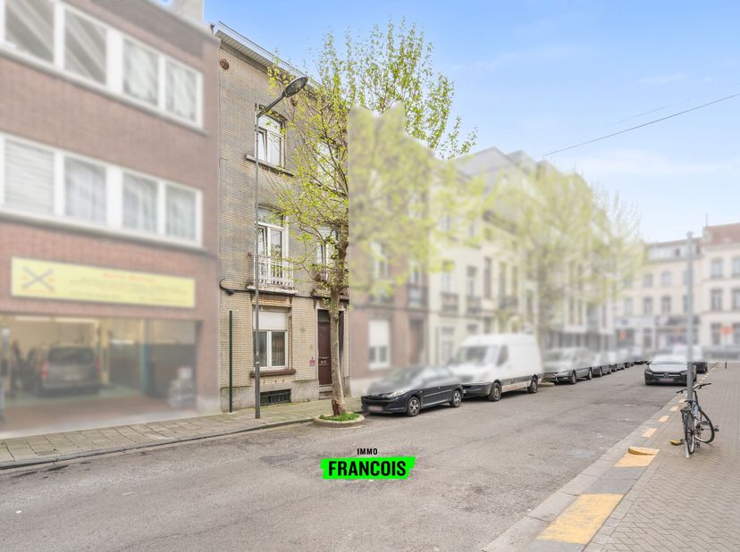 In het hart van Sint-Joost-ten-Node bevindt zich deze karaktervolle gezinswoning. (bouwjaar 1877).. Met een bewoonbare oppervlakte van circa 190 m², g
