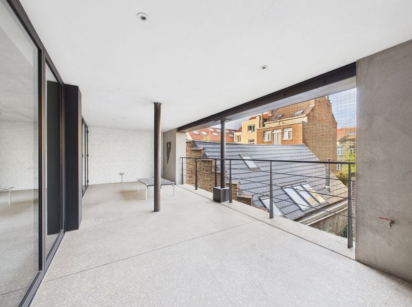 Loft 1 chambre - PEB B - Hammam - Terrasse de 30 m² <br />
Ce loft se compose d’une chambre avec son dressing sur mesure, d’un hammam privé avec douch