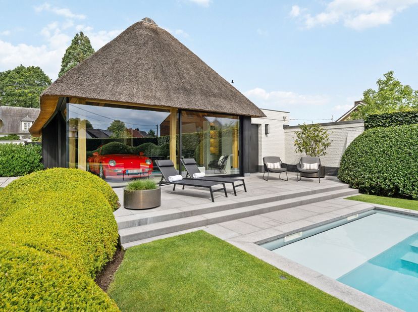 De Witte Hoeve | Tijdloze luxe en uitzonderlijk vakmanschap<br />
Aan de Hoogstraatsesteenweg in Rijkevorsel bevindt zich De Witte Hoeve, een uitzonde