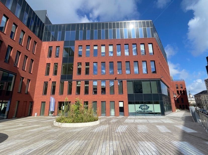 403m² nieuwbouw kantoren op 4de verdieping  (uitbreidbaar tot 1228m²)<br />
Ligging: afrit E19 op 2,5km en station en bushalte op 100m<br />
Specifica