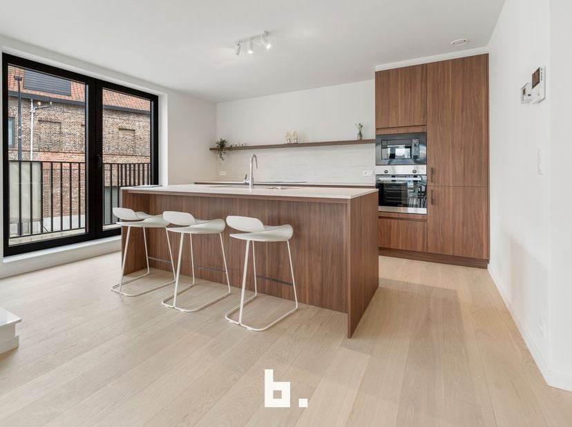 Ontdek dit exclusieve appartement in Residentie Sint-Amandus, een eigentijds nieuwbouwproject met 23 ruime en lichtrijke appartementen, ideaal gelegen