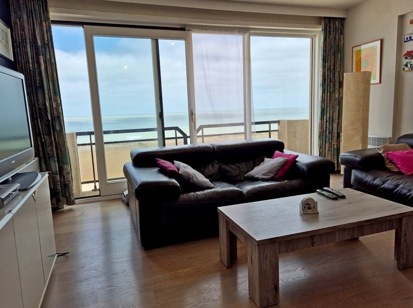 Exclusief appartement met panoramisch zeezicht op de Koning Ridderdijk<br />
Op de 7de verdieping van de residentie bevindt zich dit ruime en lichtrij