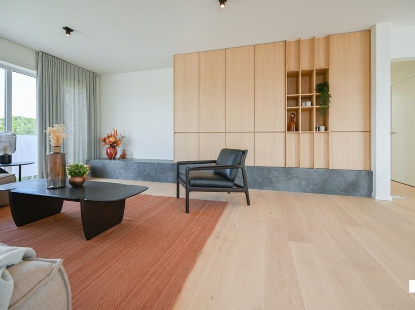 Ontdek dit prachtige penthouse op de vijfde verdieping van residentie 'Ingelgoed' in hartje Ingelmunster. Met drie slaapkamers, een ruime lichtrijke l