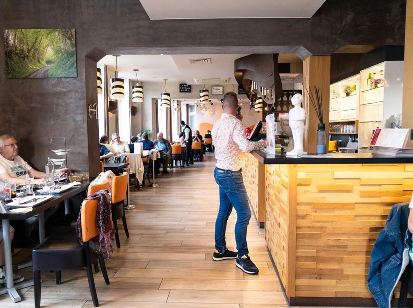 Depuis plus de vingt ans, le Restaurant Edouard fait partie de ces adresses que lon recommande naturellement et où lon aime se retrouver.<br />
Année