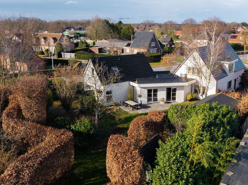 NIEUW TE KOOP in Achel: Royale, lichtrijke, gezellige, reeds volledig gerenoveerde, instapklare, energievriendelijke villa met praktijkruimte met eige