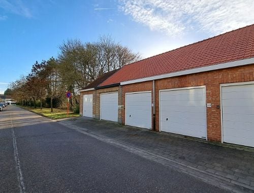                                         Garage à louer à Sint-Andries, € 115
