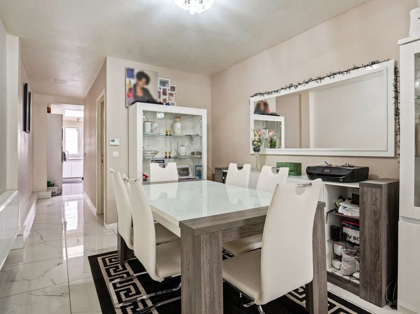 Charmante woning met 3 (mog. 4) slaapkamers en buitenruimte op gegeerde locatie!<br />
<br />
Ligging: Deze instapklare woning is rustig doch centra