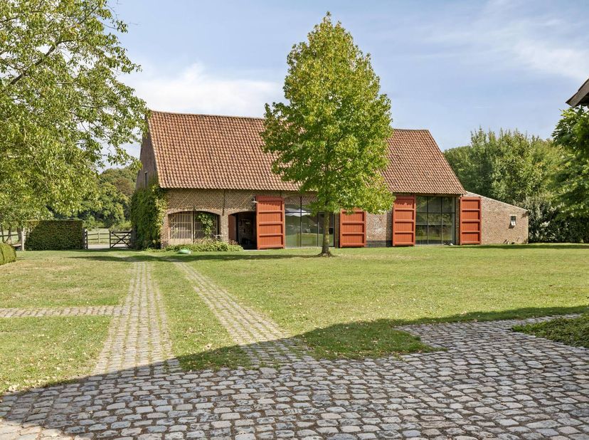Le domaine Goed Van Den Bogaerde est situé dans un cadre verdoyant magnifique et comprend une résidence principale et deux maisons de vacances. <br />