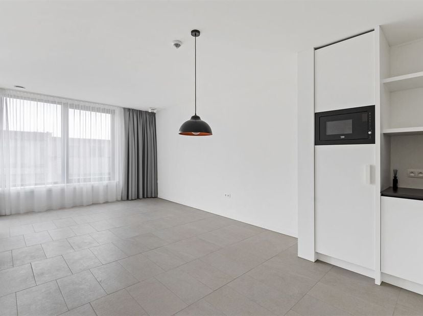 Service flat met 1 slaapkamer en terras in een prachtig nieuw complex!<br />
Ligging: Deze nieuwe serviceflat is centraal en gunstig gelegen in een pr