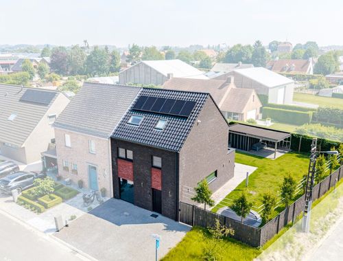                                         Woning te koop in Oostrozebeke, € 465.000
