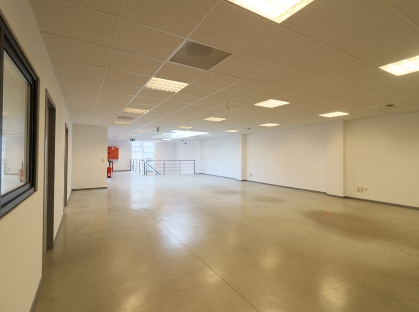 Bien professionnel à louer à Avenue Edison 23,
                    1300 Wavre