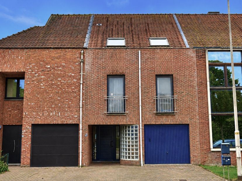 UNIEKE KANS – Polyvalent gebouw met 2 volwaardige wooneenheden!<br />
<br />
Bent u op zoek naar een slimme investering of een ruime woning voor twee
