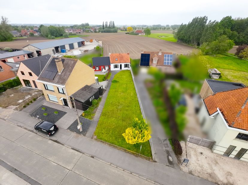 In de Gitsstraat te Kortemark bieden we u dit perceel bouwgrond aan, bestemd voor een open ééngezinswoning.&amp;nbsp;Dit lot bouwgrond beschikt over een g
