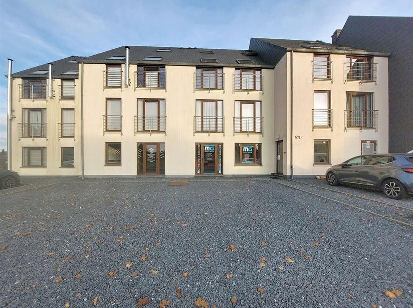 W Immobilière vous propose à Weyler (Arlon), une belle surface commerciale à usages multiples de 75 m² avec une FORTE VISIBILITE. Ce bien est composé