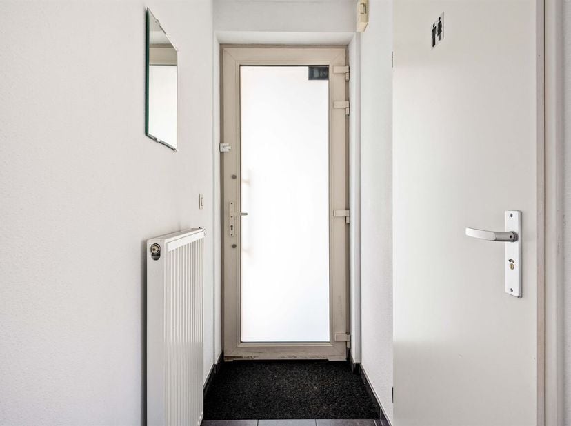 Duplex 1 slaapkamerappartement in centrum Geel.<br />
Kijkdag 25/08 tussen 17h en 18h. Iedereen welkom met of zonder afspraak.<br />
Indeling: woonkam