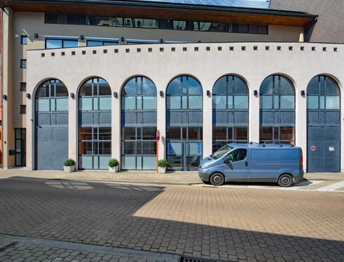                                         Bâtiment commercial à louer à Izegem, € 995

