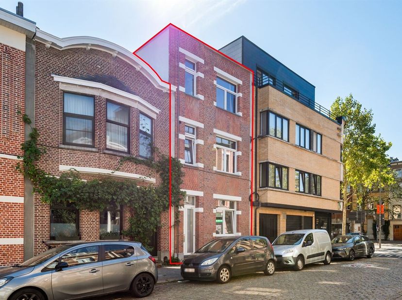 Prachtig gerenoveerde gezinswoning nabij het Te Boelaerpark<br />
Op zoek naar een ruime, instapklare woning waar je zonder grote verbouwingen meteen