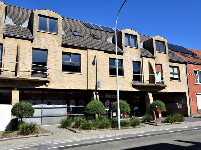 Standaard garagebox gelegen op een centrale en vlot bereikbare locatie in Assebroek.De garagebox is ideaal voor het stallen van een wagen, moto of fie
