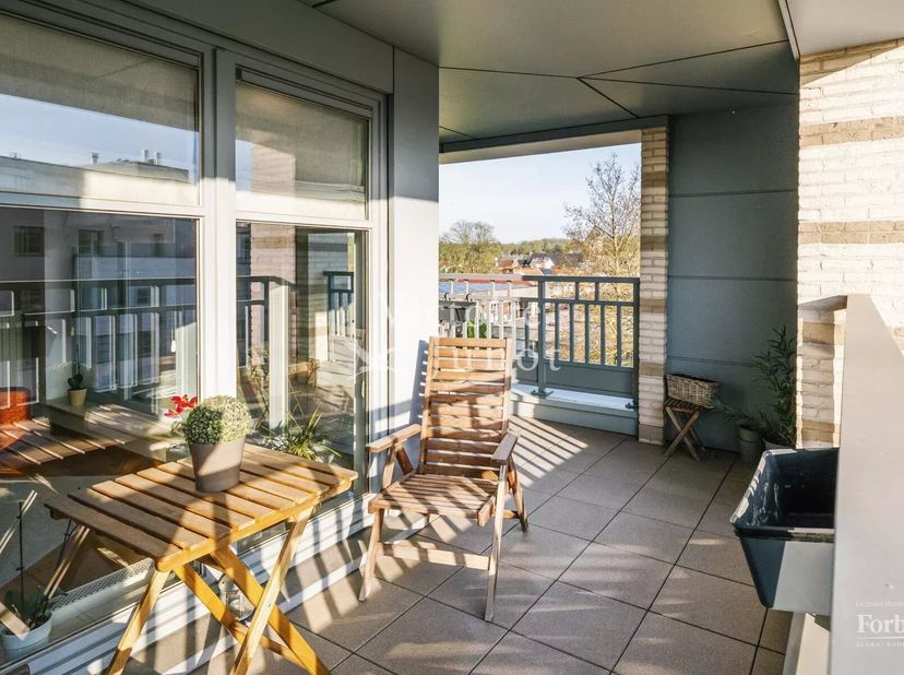 Victoire Junot biedt u iets aan in de nabijheid van het Dumonplein, alle voorzieningen en het Zoniënwoud, in een recent gebouw, prachtig penthouse in