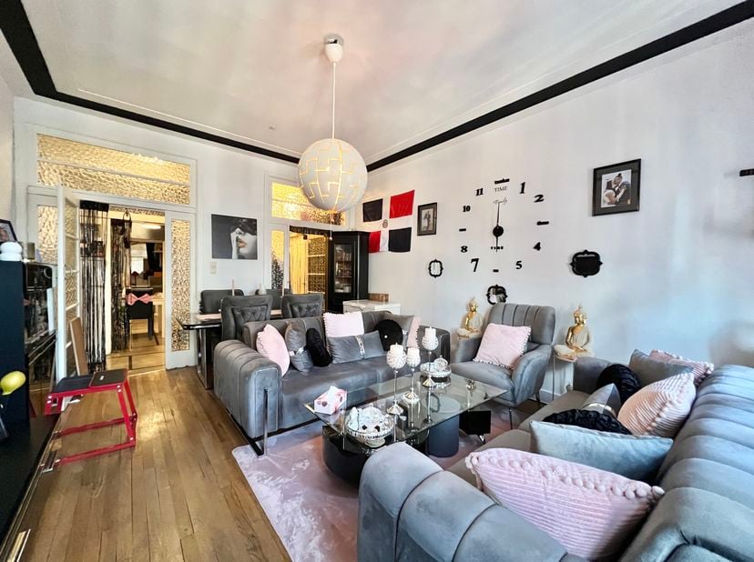 Localisation<br />
Cet appartement bénéficie d’une localisation idéale pour une vie bruxelloise et internationale. À seulement quelques minutes de la