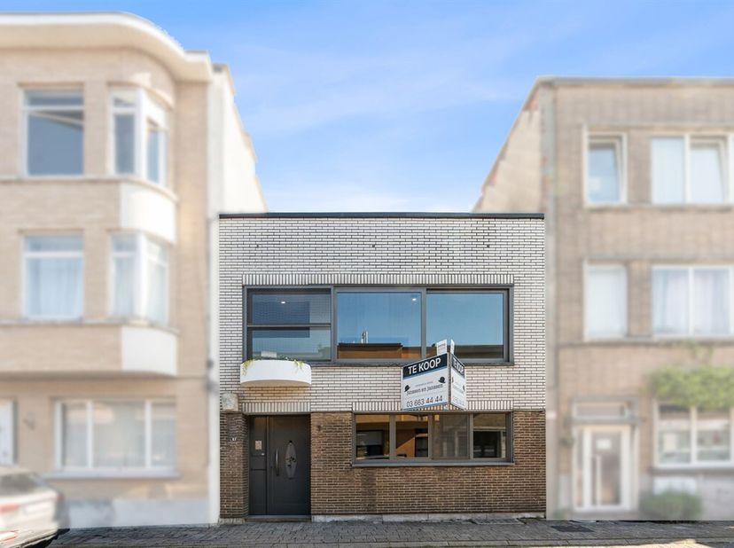Gerenoveerde één/meergezins/kangoeroewoning met 4 à 5 slaapkamers en tuin.<br />
Uitzonderlijk ruime en veelzijdige woning op toplocatie in Borgerhout