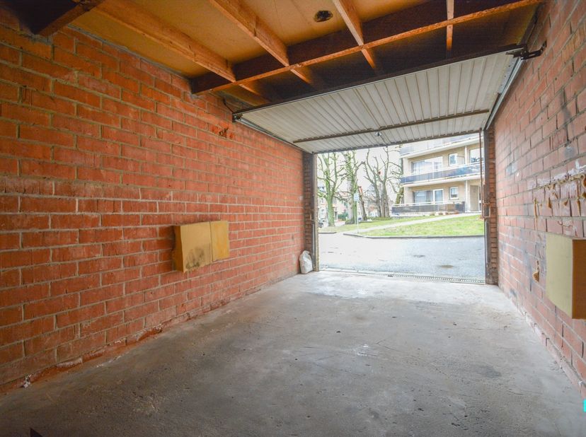 Deze&amp;nbsp;garagebox&amp;nbsp;met kantelpoort is gelegen aan de residentie Isabella Caroline Rose-Marie.&amp;nbsp;<br />
Gunstige ligging nabij het station van