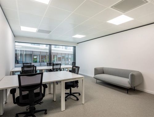                                         Immeuble de bureaux à louer à Bruxelles, € 1.999
