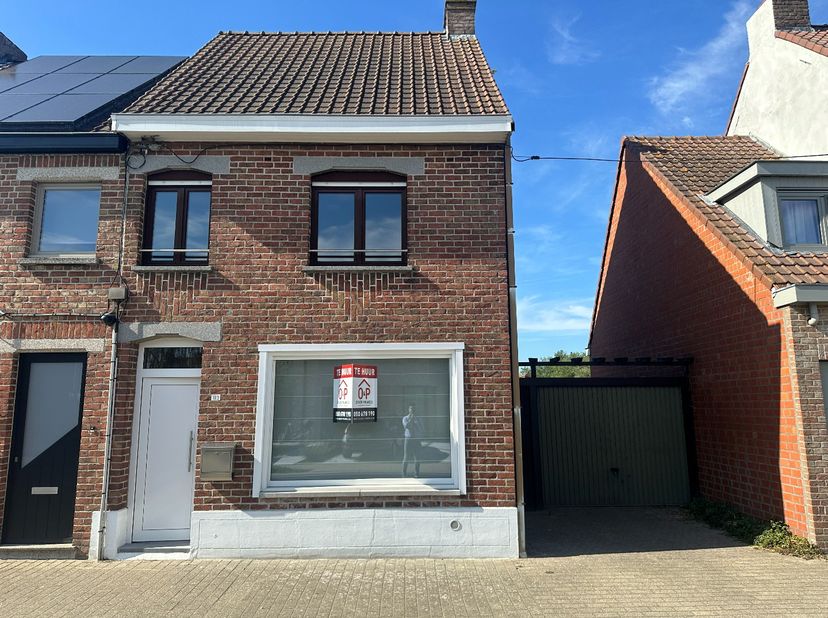Instapklare woning op fietsafstand van het centrum van Aartrijke. De woning is in goed onderhouden staat. De gezellige tuin en private oprit en garage