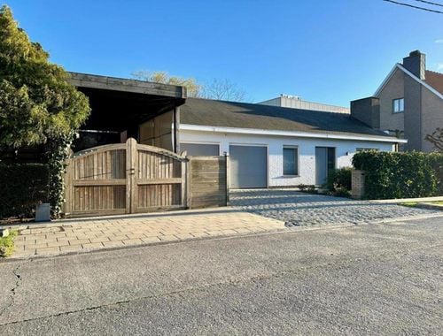                                         Maison à vendre à Sint-Eloois-Winkel, € 349.000
