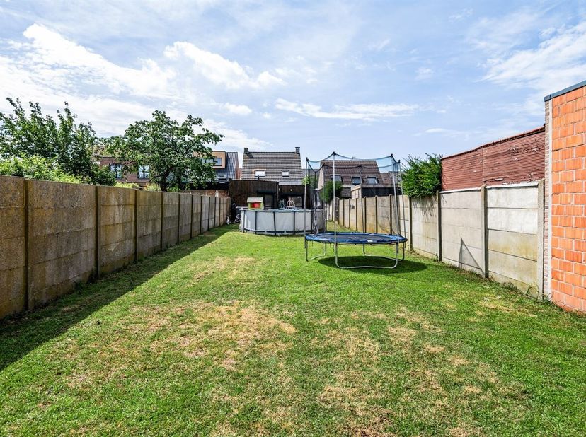 Ideale gezinswoning met een grote tuin en ruim gelijkvloers<br />
Ligging: doodlopende steeg, tussen Rodeborgstraat en Tarwestraat, zeer rustig, openb