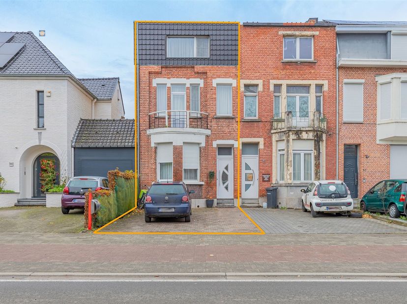 Maison prête à déménager avec 4 chambres et un garage au cœur de Willebroek ! <br />
Cette maison spacieuse et lumineuse est idéalement située près d