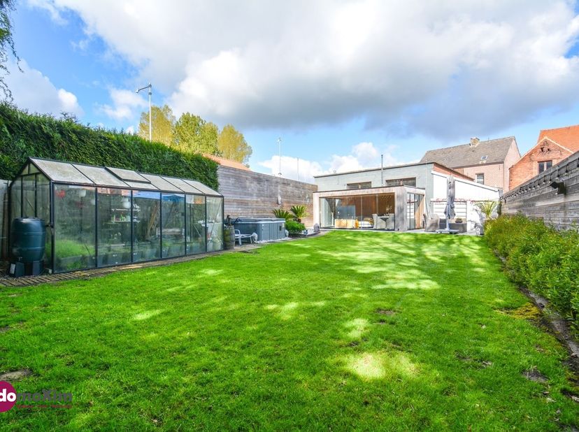 Charmante woning met ruim atelier nabij de vaart in Boortmeerbeek<br />
<br />
Ben je op zoek naar een karaktervolle woning aan het water, met tuin