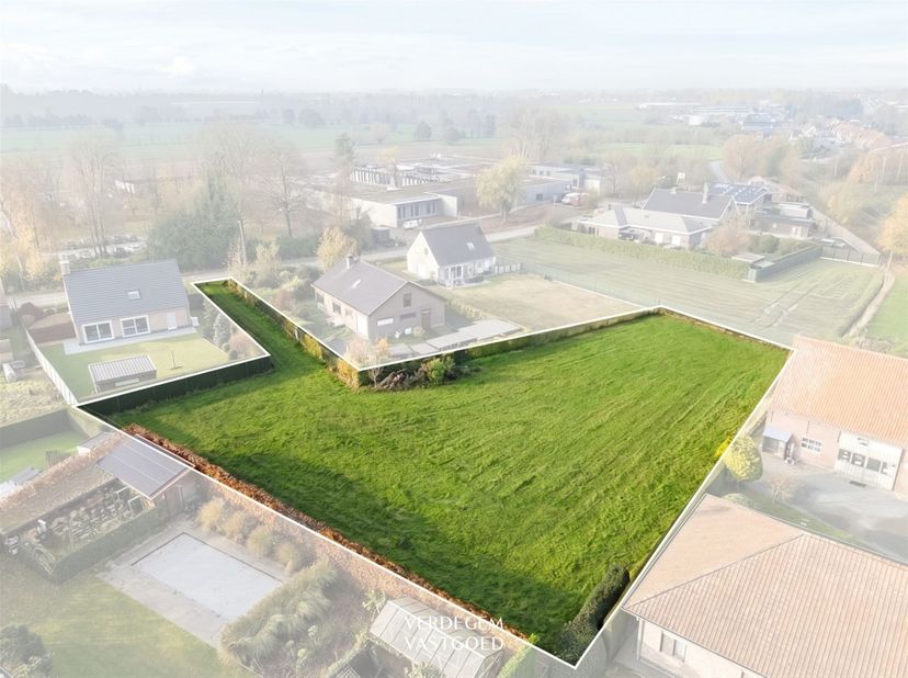 Terrain résidentiel de 2,088sqm pour la construction d'une belle villa individuelle dans un endroit calme et bien situé.<br />
<br />
Nombreuses pos