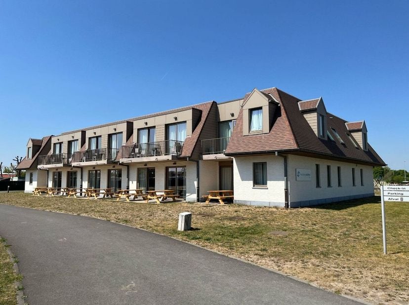 Deze comfortabele vakantiewoning voor 5 personen bevindt zich op het populaire domein "Klein Strand" in Jabbeke, met een uitstekende ligging en direct