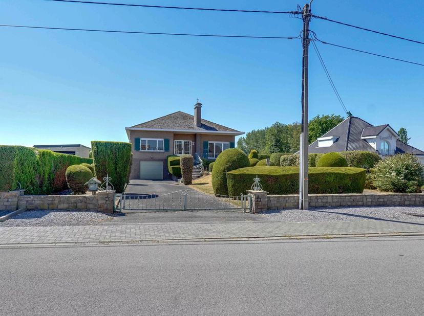 Deze woning in Zoutleeuw beschikt over meerdere ruime slaapkamers, waardoor ze ideaal is voor een middelgroot  gezin of een koppel dat op zoek is naar