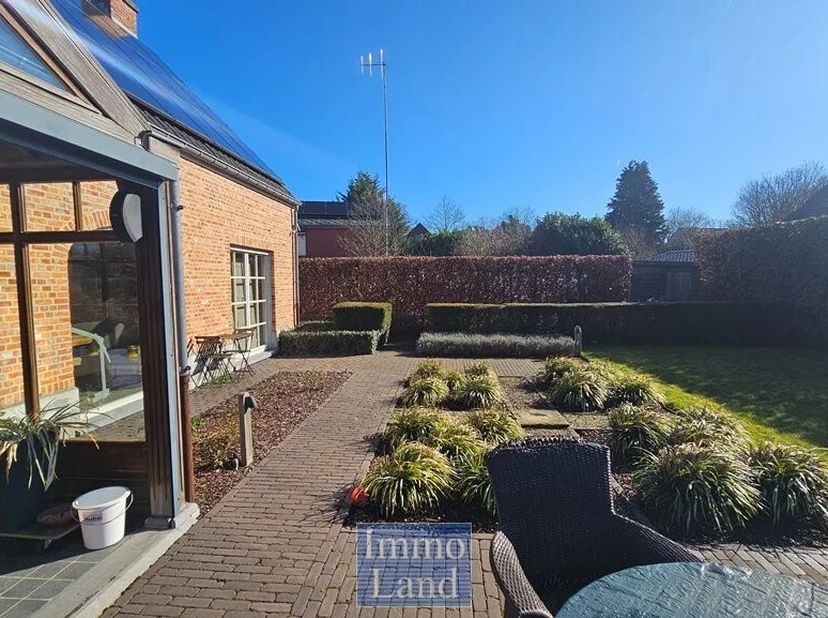 Energiezuinige pastorijwoning met 2 slaapkamers en bureau met zuid gerichte tuin.<br />
Deze charmante pastorijwoning combineert karakter, ruimte en h