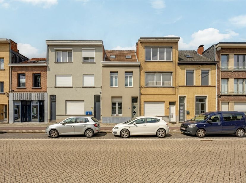 Vous recherchez une maison prête à emménager, pleine de caractère, spacieuse et bénéficiant d'un emplacement exceptionnel ? Alors cette maison familia