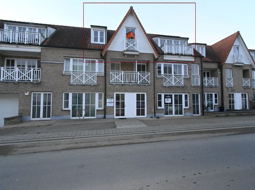 Dit dakappartement aan de rand van het centrum van Aalter-Knesselare, rustig gelegen en toch met onmiddellijk aansluiting op de grote verbindingswegen