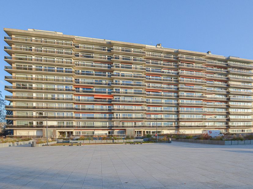 Maxime Real Estate stelt u dit 1-slaapkamer appartement met terras voor.<br />
Uitstekende ligging tussen Roodebeek/Woluwe Shopping Center en vlakbij