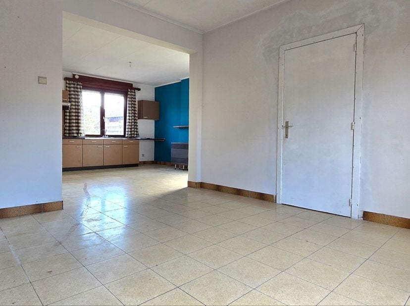 Voor een afspraak bel Kim 0473 72 33 62.<br />
<br />
EXCLUSIEF !<br />
Woning HOB met 2 aparte huisnummers en 2 aparte adressen, namelijk Larenstraat