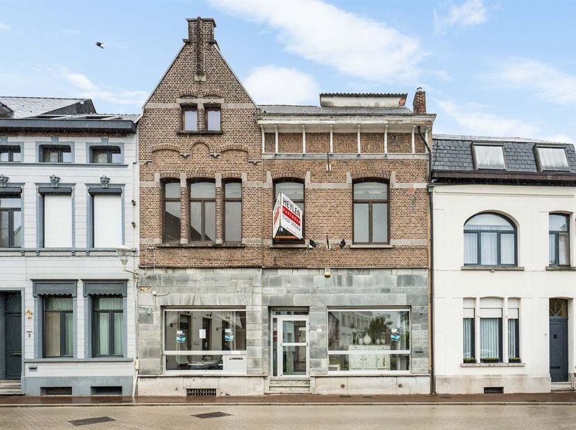 Veelzijdig investeringspand met tal van mogelijkheden - Centraal gelegen met een uitstekende visibiliteit<br />
Bent u op zoek naar een pand met een w