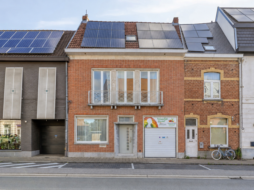 EERSTE BEZOEKDAG ZATERDAG 27/06 VANAF 10u (enkel op afspraak)!<br />
MELLE - Ruime woning met prachtige tuin op centrale locatie.<br />
Deze ruime en