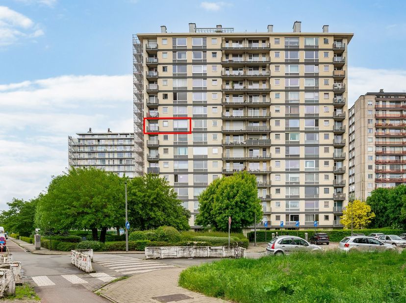 Instapklaar 2-slaapkamer appartement inclusief autostaanplaats<br />
 Ligging: Ontdek dit appartement op de 8e verdieping in de Wapenstilstandlaan. M