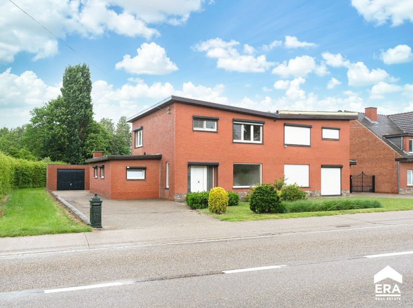 Te koop: te renoveren halfopen bebouwing in landelijke omgeving, gelegen aan de Kolmenstraat 73 in Stevoort, Hasselt. Deze woning biedt 153 m² woonopp