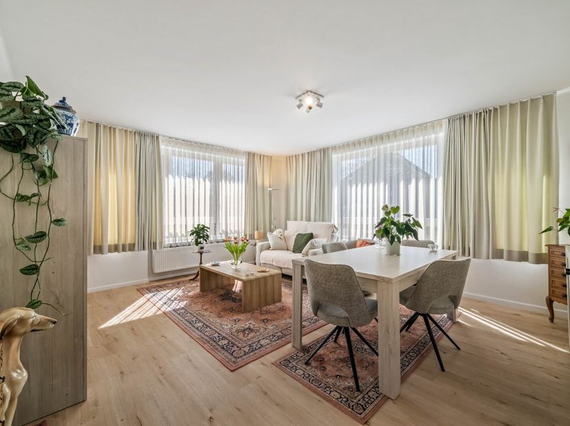 SINT-ANDRIES - PRIX DE DÉPART - APPARTEMENT REZ-DE-CHAUSSÉE RÉCEMMENT RÉNOVÉ, SUPER CENTRALEMENT SITUÉ À PROXIMITÉ DU CENTRE-VILLE ET DES PRINCIPAUX A