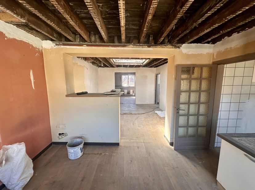 Magnifique appartement lumineux 1 ch + bureau à vendre – Casco d’architecte avec gros œuvre déjà rénové<br />
Situé dans une petite copropriété, cet a