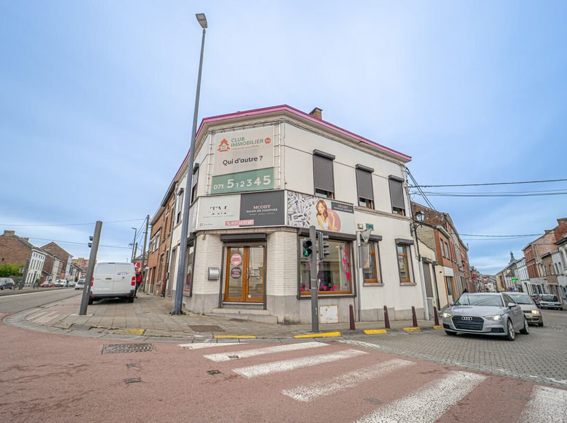 Bedrijfsvastgoed te koop
                    in 6140 Fontaine-l'Eveque